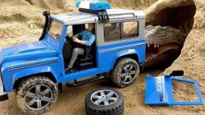 Полицейская машина увидела крокодила в пещере! Найди и собери игрушечную машинку для игры