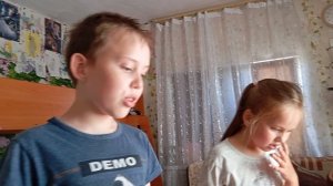 Жарю оладьи.Ульяну зачислили в первый класс.