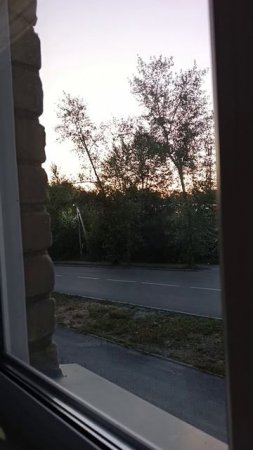 Владимир Пресняков сейчас выступает на главной площади Миасса.