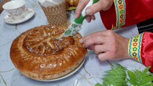 Не красна изба углами,а красна пирогами