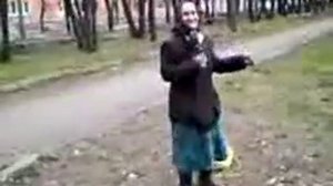 бабка танцует