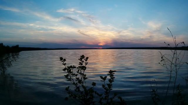 ничего не нужно делать.. созерцаю закат солнца на руБском озере 1июня25. включил аудио книгу Р.Адамс смотреть онлайн