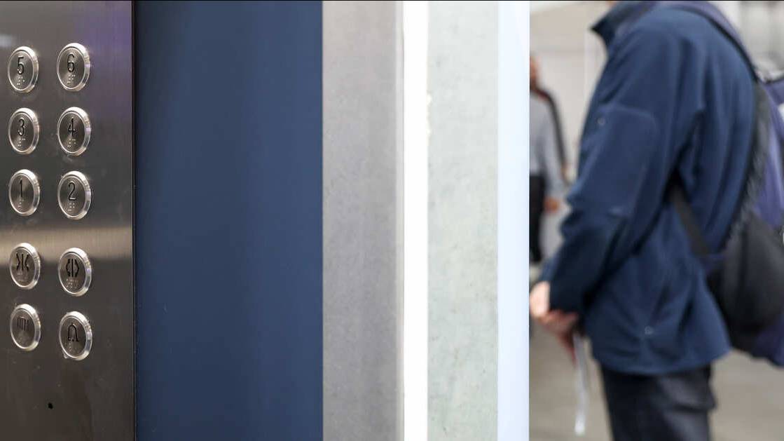 Грузовой лифт насмерть задавил подростка, работавшего на предприятии в Дагестане