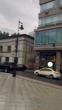 РЖД повсюду на площади трех вокзалов в Москве