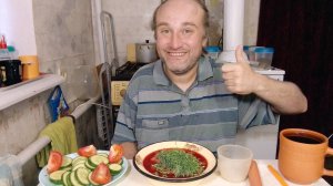 обед вчерашний борщ. сплетничаем с Рыжулей. мукбанг. обжор. еда на камеру. диета. шизофрения.