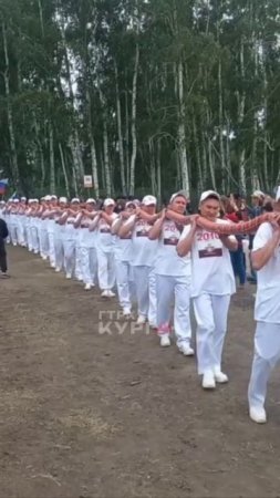 Колбасу длиной с многоэтажку сварили в Курганской области 12.07.2025