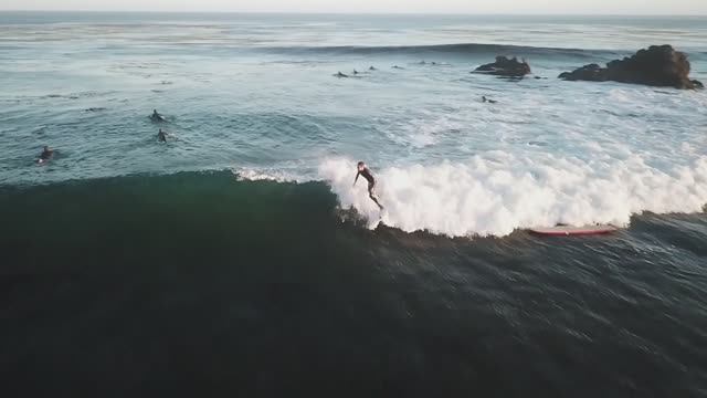 🌊 ПРОФЕССИОНАЛЬНЫЙ СЁРФИНГ | ЗАХВАТЫВАЮЩЕЕ ВИДЕО НА ОКЕАНСКИХ ВОЛНАХ