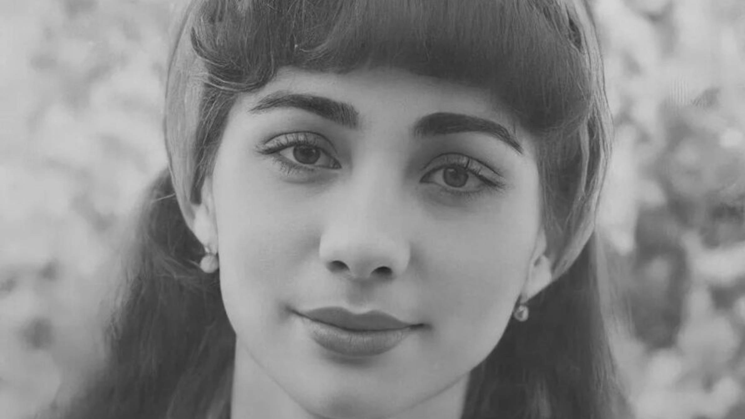 Ностальгическая песня, которая была популярна в 70-х и 80-х. Я фотографию беру...