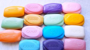 АСМР. РАСКЛАДЫВАЮ И ОТКРЫВАЮ ЯРКОЕ МЫЛО. ШУРШАНИЕ, ШЕЛЕСТ УПАКОВКИ.