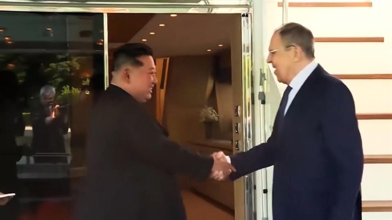 Ким Чен Ын встретился с Лавровым в Вонсане: видео