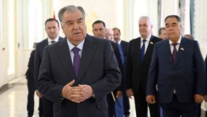 Эмомали Рахмон открыл школу и детский сад в Согдийской области