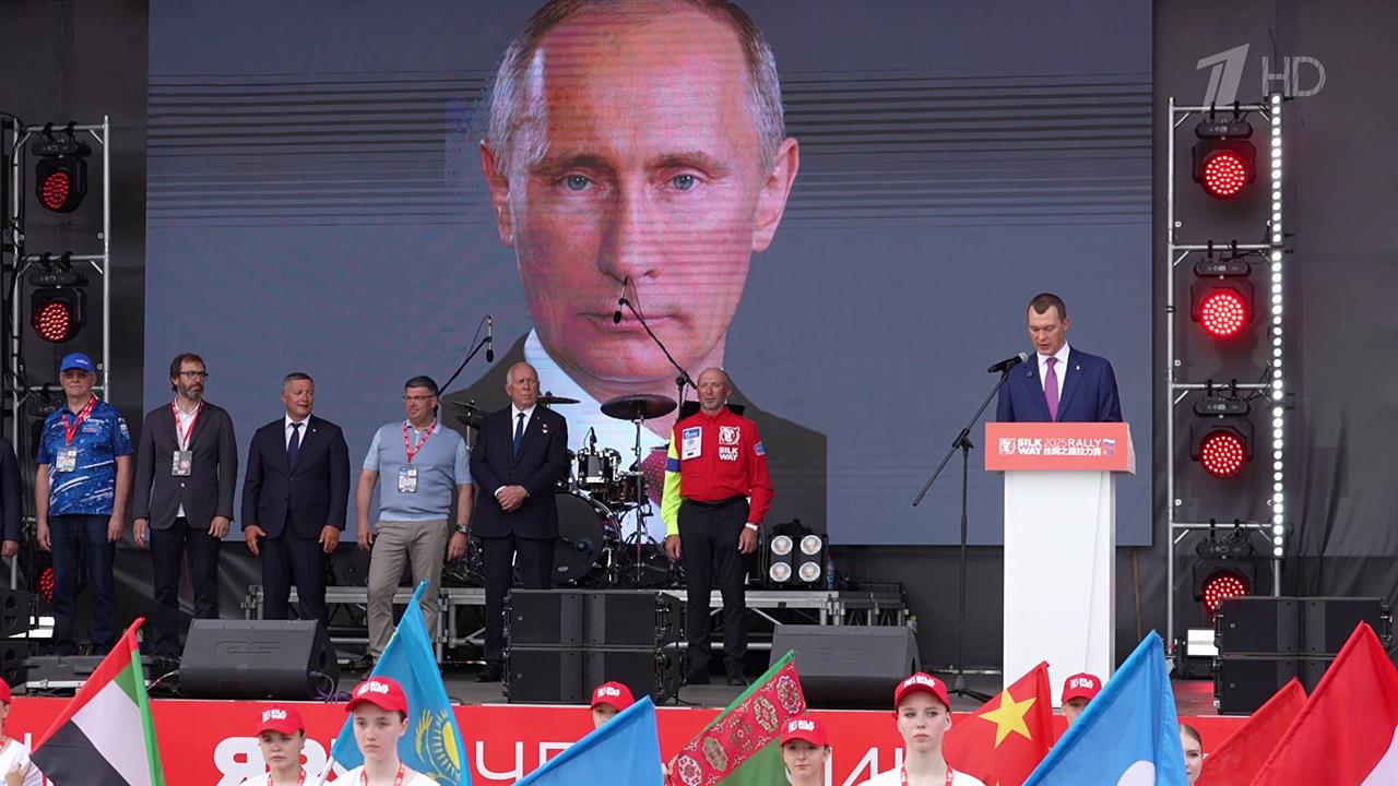 Владимир Путин направил приветственную телеграмму участникам ралли "Шелковый путь"