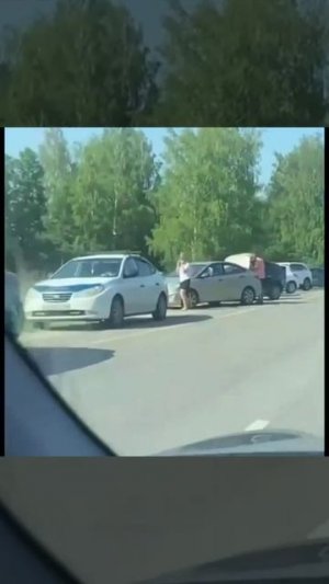 🏖️Возле озера Белое в Подмосковье машин больше, чем на парковке у любого ЖК — все приехали на пляж🏖️