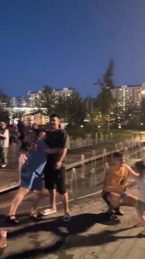 Барабанщик устроил танцы в Парке Некрасовка