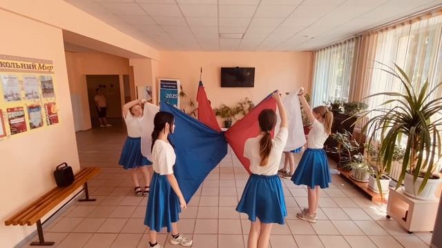 Днепрорудный. В школе «София» с гордостью отметили важный государственный праздник — День России. смотреть онлайн