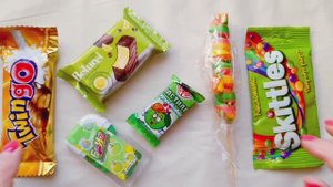 АСМР. РАСКЛАДЫВАЮ СЛАДОСТИ. ШУРШАНИЕ ОБЕРТОК, ФАНТИКОВ.