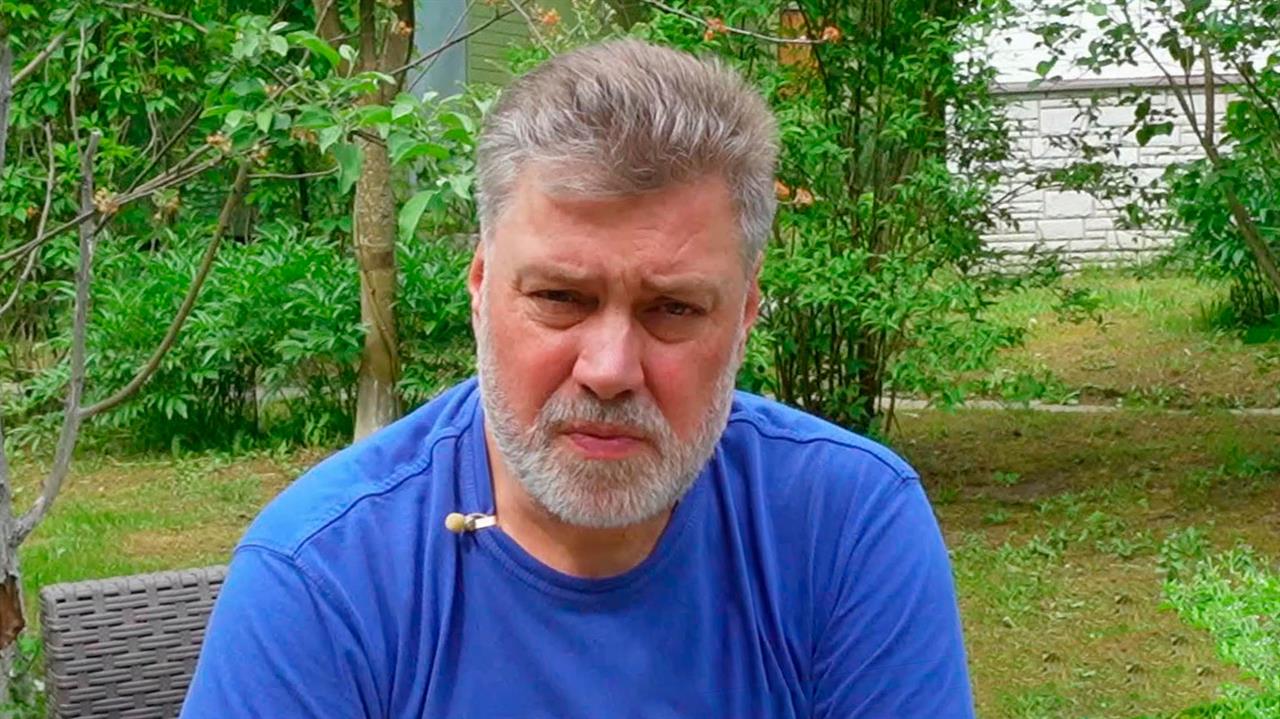 Врач показал, как правильно мыть ягоды, зелень и овощи на даче