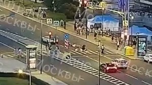 ‼️Момент наезда на Бережковской набережной в толпу пешеходов‼️