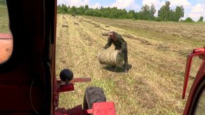 Сенокос в Сибири по новому без вил