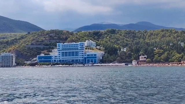 Начало морской прогулки, от пристани до восточной стороны горы