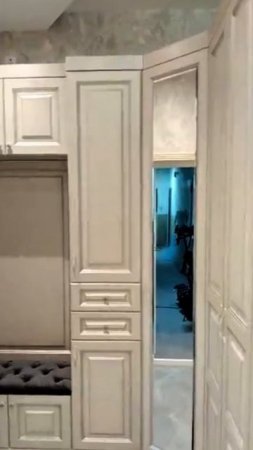 Красивая прихожая в классическом стиле