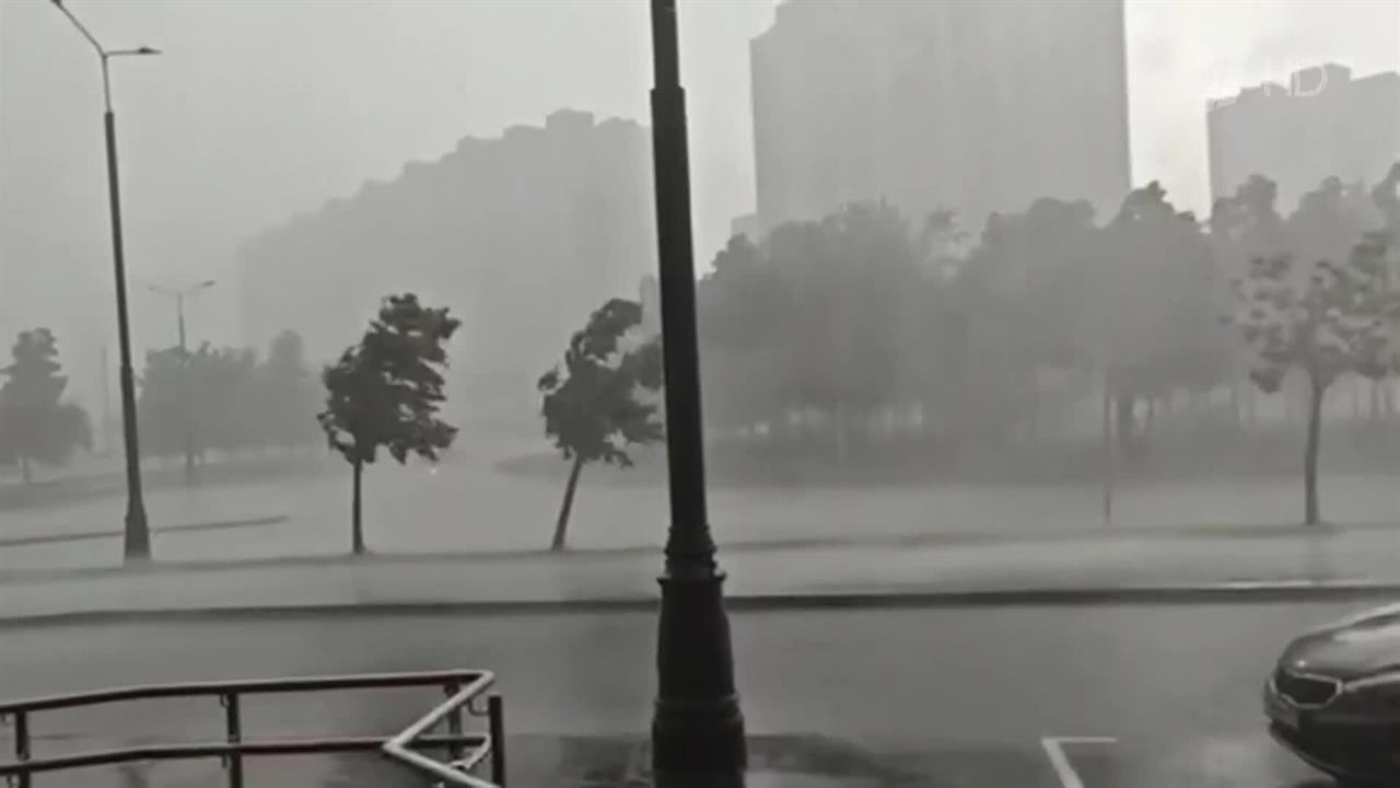 Москву накрыл ливень с грозой после жары: видео