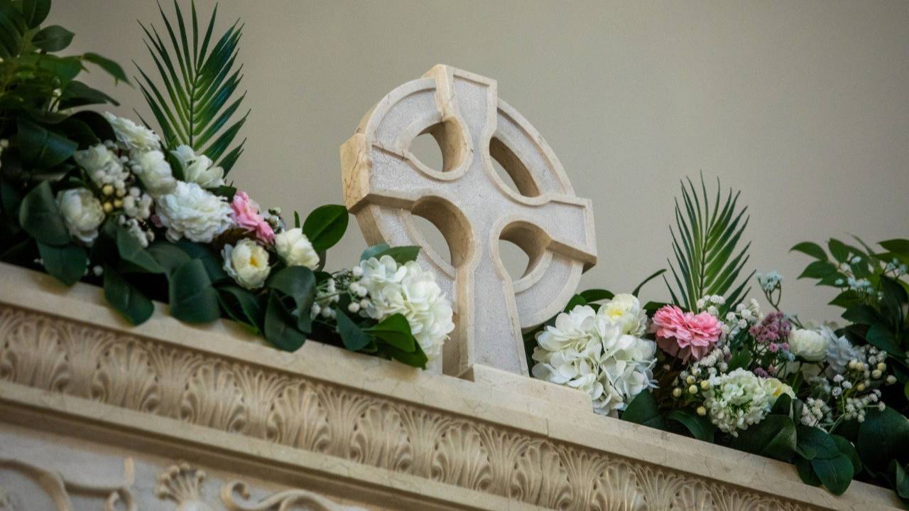 Божественная Литургия. Неделя 5-я по Пятидесятнице. Собор Святых славных и всехвальных 12 апостолов. смотреть онлайн