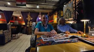 Болит спина, на улице ураган, но мы едем в город! Встреча с Эллой из Америки. Ресторан _Ганеша_.