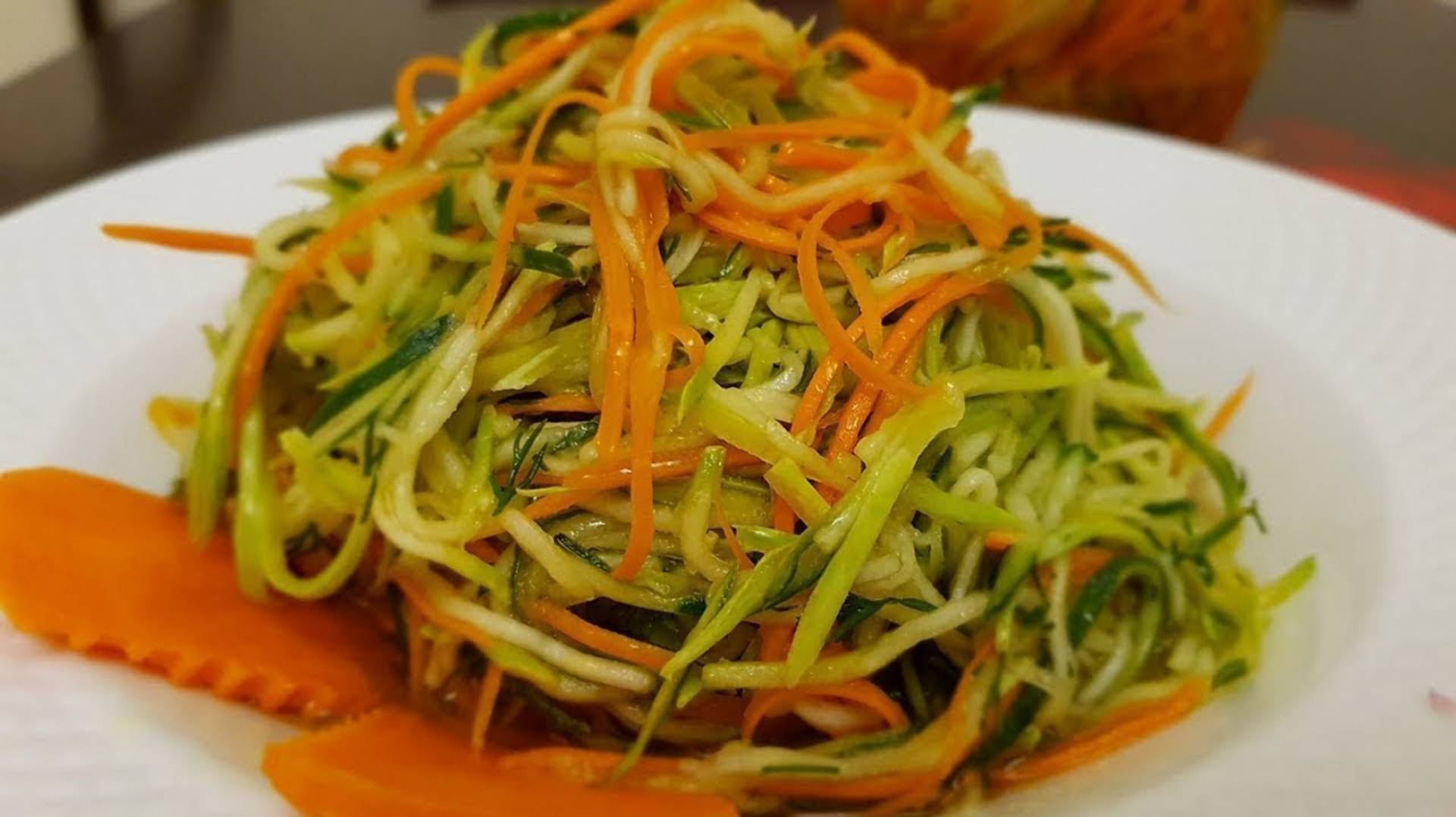 Нежный и очень вкусный салат из Кабачков. Готовлю все лето и все просят рецепт.