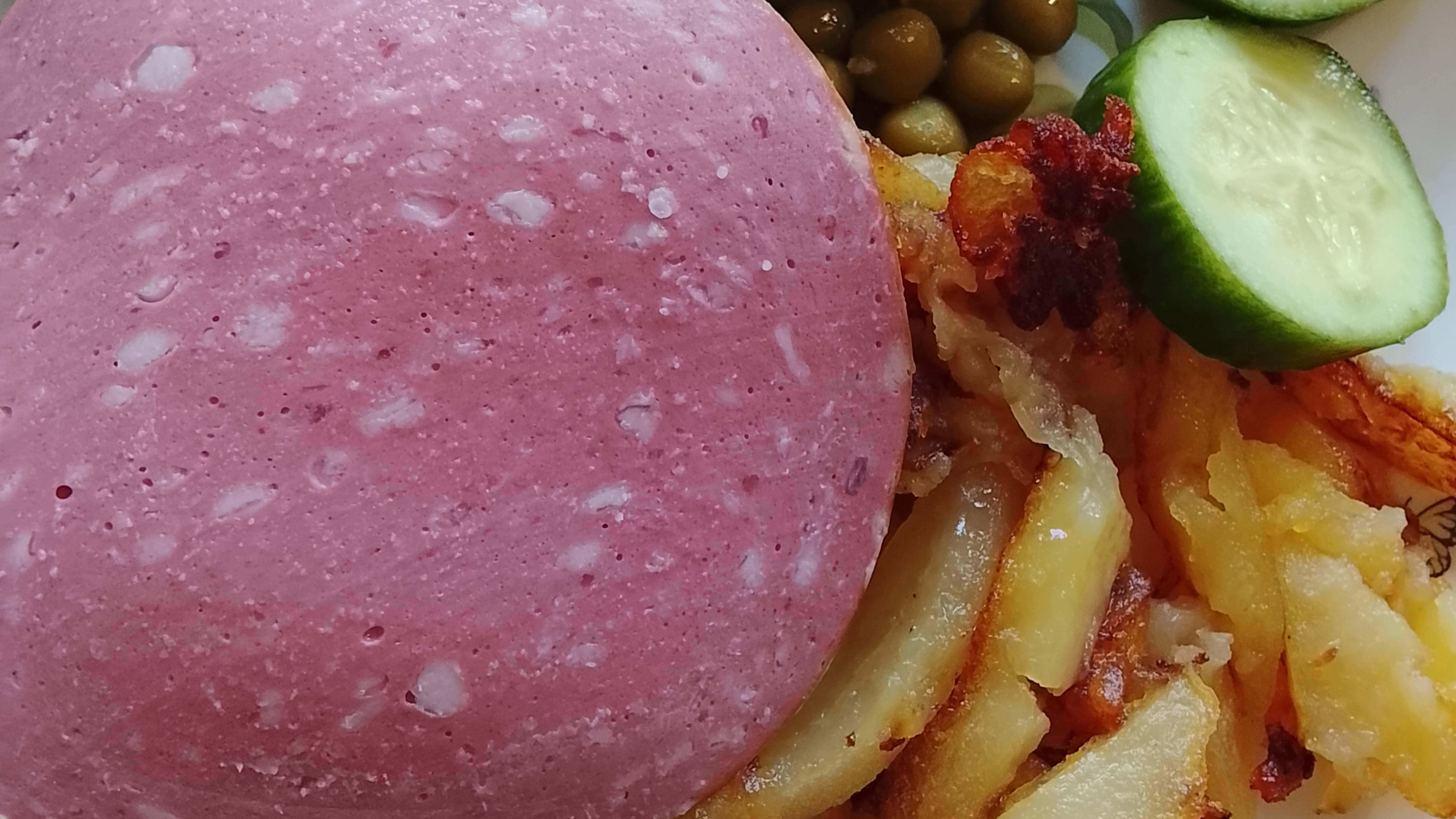 Жарим картошку с горошком и очень вкусной колбасой.Финики и инжир.Приятного просмотра😊❤️