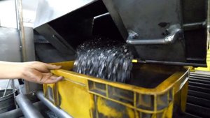 Процессы в литейно-кузнечно-прессовом производстве, в одном из не больших заводов в Японии.