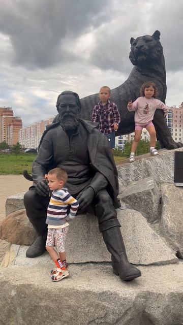 Володя 3,11, Рома и Даша на памятнике Сысоеву смотреть онлайн