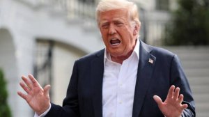 Трамп пошутил, что его не предупреждали о том, насколько опасно быть президентом