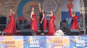 Выступление эстрадной певицы Афины на празднике города Тихвина 05.07.2025
