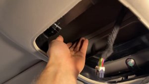 Инструкция по разбору салона Haval Julion. Как разобрать двери, крышу, пол и багажник.