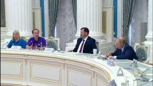 «Слепота – не приговор!»: Незрячий блогер покорил Эльбрус и получил рукопожатие Путина