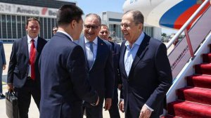 Лавров прибыл в Китай для участия в заседании Совета глав МИД стран ШОС