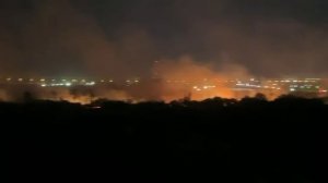 В Батайске у ЖК "Северная Звезда" горела сухая трава. 🔥