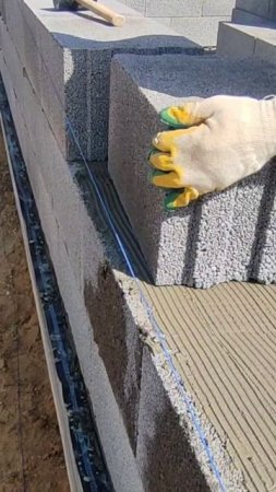 Кладка блоков из керамзита/Стройка #construction #стройка #кладка