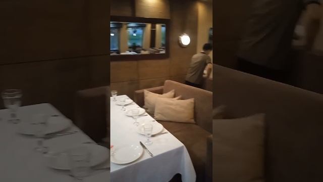отдых в ресторане у  пруда