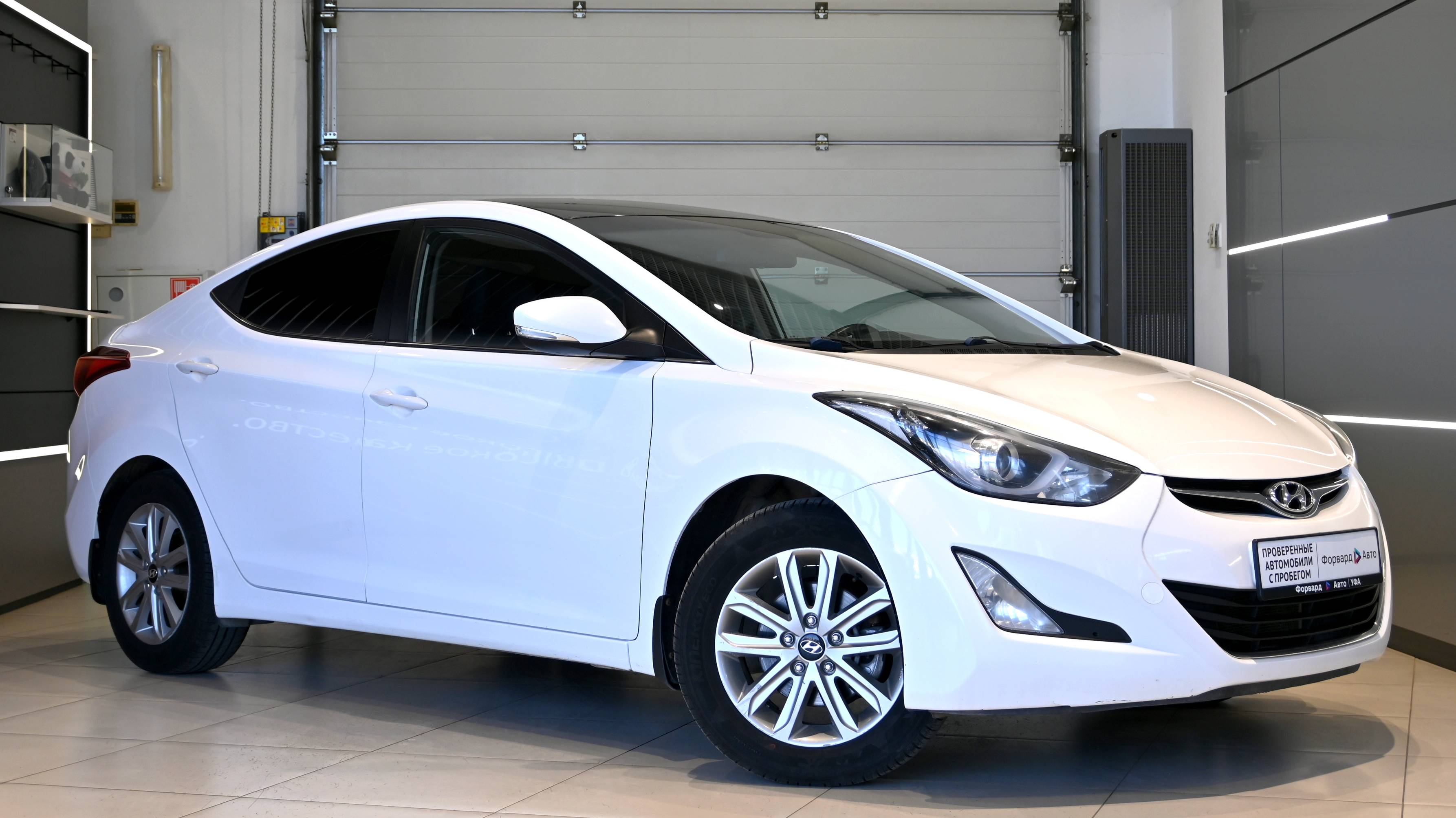 Hyundai Elantra '2015 00089