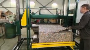 Установка горизонтальной резки для плотного поролона.