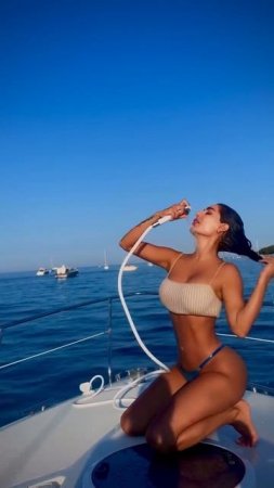 Подмылась после секаса. 18+. Эротика