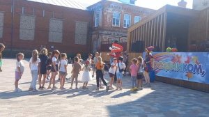 Провожаем лето с песнями шуткамии