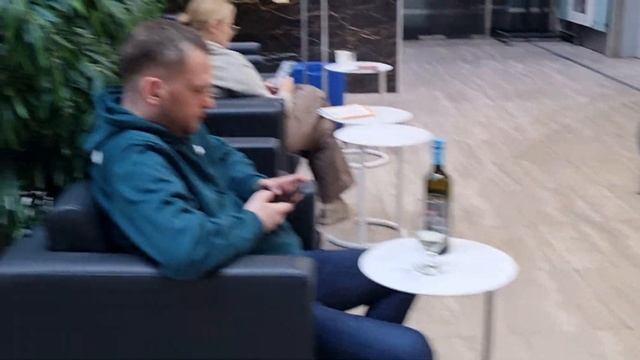 Чем кормят и что наливают в Бизнес-залах международного аэропорта Пулково: обзор и сравнение. смотреть онлайн