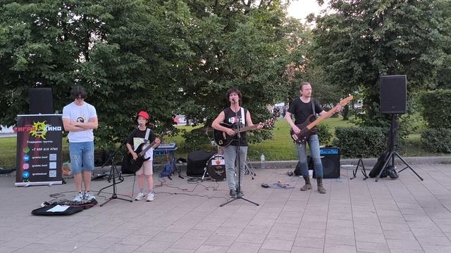 Уличные музыканты Группа Кино - Спокойная ночь смотреть онлайн