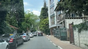 Ялта. По ул. Боткинской от ул. Севастопольской, до ост "Ромашка". 06.07.2025. Крым. Crimea. Yalta.