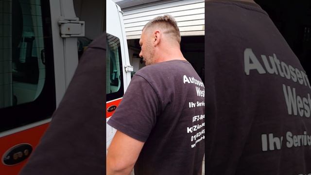 купил карету скорой помощи в Берлине