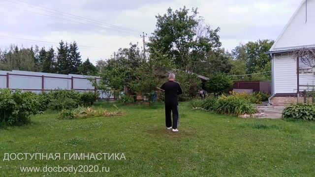Разминочные упражнения с копьём в деревне (3)