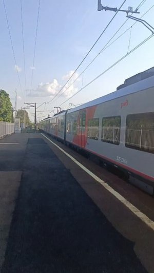 ЭС2Г 239 прибывает на ст. Гатчина Варшавская